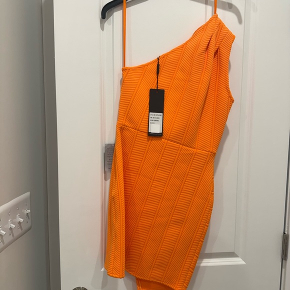 Elliatt Vibrant Orange One-Shoulder Dress - Picture 5 of 6